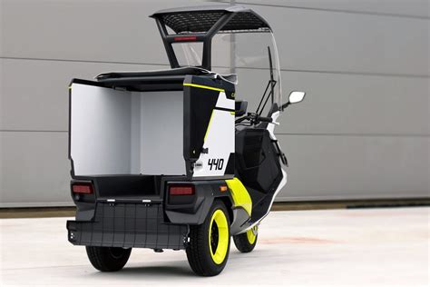 Rapide 3 Electric Cargo Scooter Trundles Into Paris