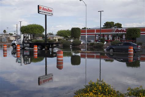 Rains flood a few Las Vegas Valley streets | Las Vegas Weather | Local