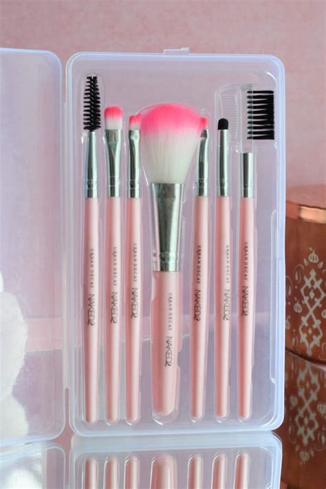 Set De Brochas Naked Rosadas X Piezas Estuche Plastico Valmar