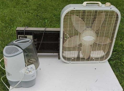 Sunbeam humidifier, thermostat heater, box fan - Sherwood Auctions