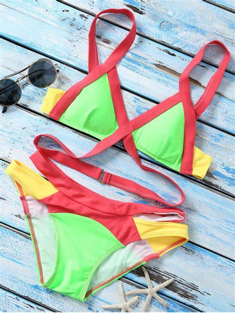 23 OFF 2021 Strappy Color Block Banded Bikini Set In NEON BRIGHT