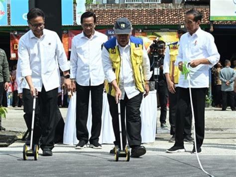 Presiden Jokowi Resmikan Ruas Inpres Jalan Daerah