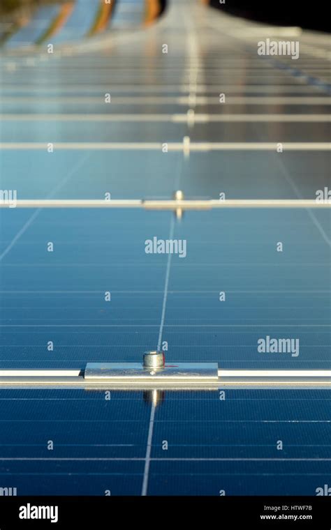 Matriz De Paneles Solares En La Captura De La Luz Solar Para