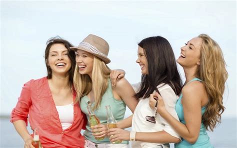 10 Tips To Spend A Good Holiday With Friends Semesta Travel