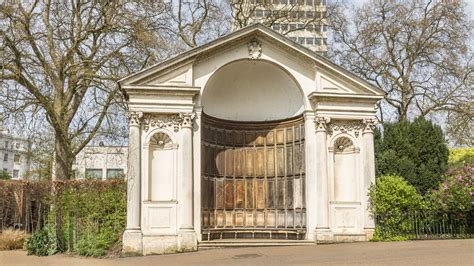 Queen Annes Alcove Italian Garden In Kensington Gardens London