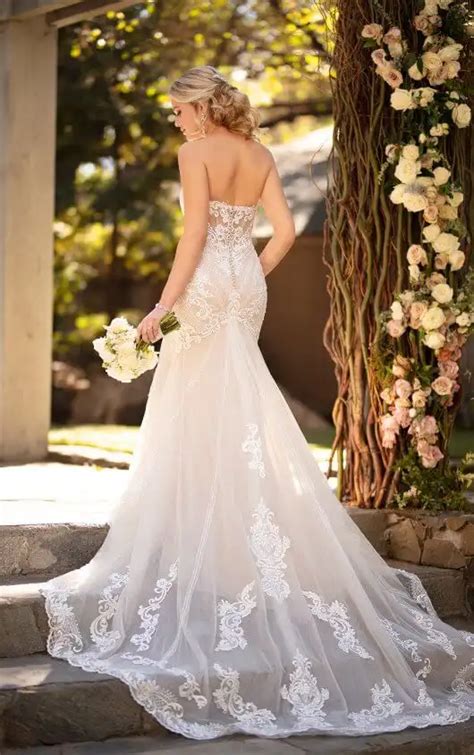 Strapless Sweetheart Fit And Flare Wedding Dress With Graphic Lace