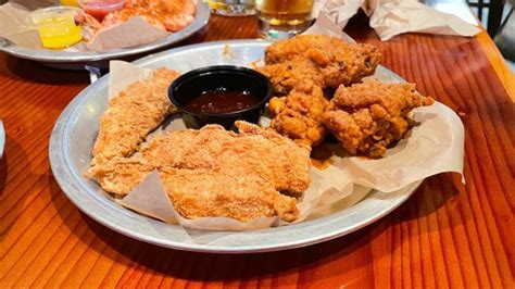 Hooters Updated January Photos Reviews