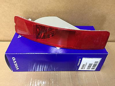 GENUINE VOLVO XC90 RIGHT REAR RED REFLECTOR FOG LAMP IN BUMPER 8693008