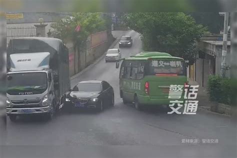 宝马车盲目超车，遭遇两车夹击！轿车全责