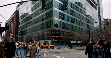 Goldman Sachs To Pay 215 Million To Settle Gender Bias Suit The New