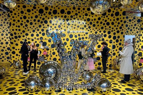 Theres A Free Yayoi Kusama X Louis Vuitton Pop Up In Nyc