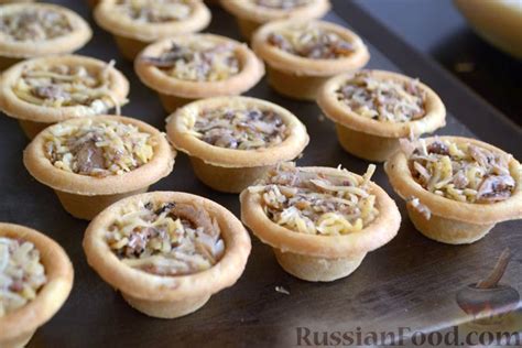 Рецепт: Тарталетки с паштетом из шпрот и сыра на RussianFood.com