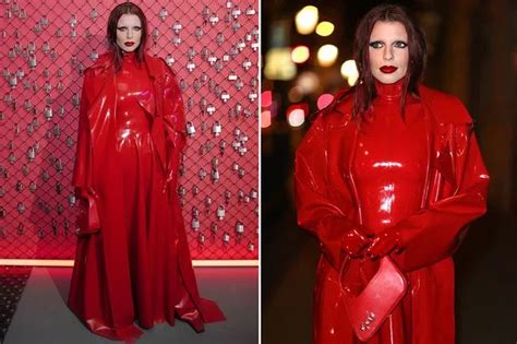 Nicki Minaj Bares Her Famous Curves As She Twerks In Plunging String Bikini Daily Star