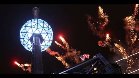 New Year S Eve Times Square Ball Drop See Photos D1A