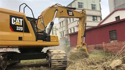 Caterpillar 320 Next Gen Loading Trucks In Taiwan Youtube