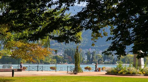 Travel Annecy Old Town: Best of Annecy Old Town, Visit Annecy | Expedia ...