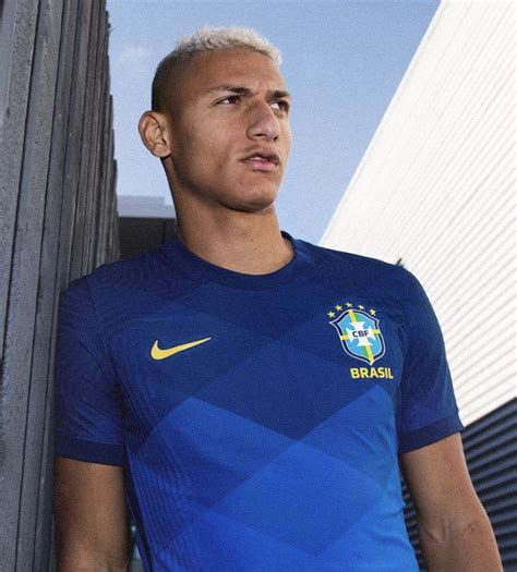 Richarlison Faz Tatuagem Com Rostos De Neymar Ronaldo E Mensagem De