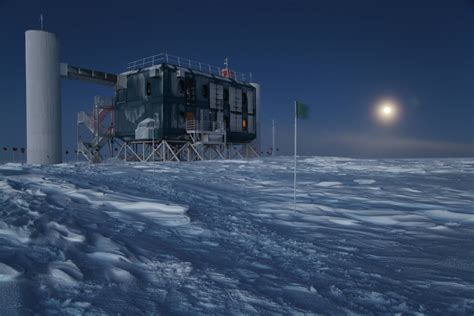 The IceCube Neutrino Observatory (Antarctica) [5616 × 3744] : r/pics