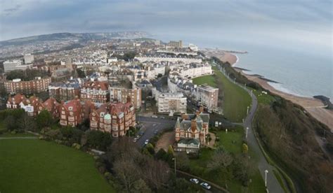 Amazing High Quality 24/7 Folkestone Webcams from England.