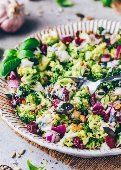 Brokkoli-Salat mit Joghurt-Dressing (Vegan) - Bianca Zapatka | Rezepte