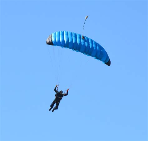 32953513138_33d3c15ed9_h | Wisconsin Skydiving Center