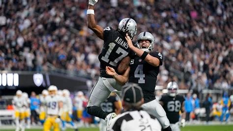 Derek Carr, Davante Adams spark Raiders' victory over Chargers | Fox News