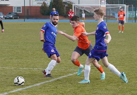 Hummel 4 Liga Pewna wygrana GKS Zio Max Nowiny z Alitem Ożarów