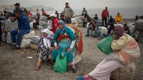 Maroc des centaines de migrants ont forcé la frontière à Ceuta