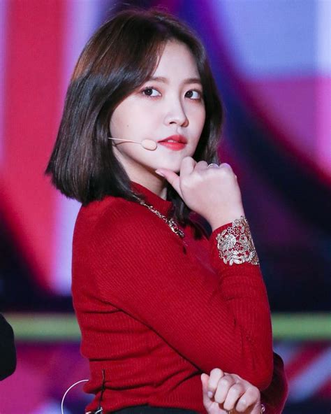 10 Potret Yeri Red Velvet Dengan Rambut Pendek Imut Banget