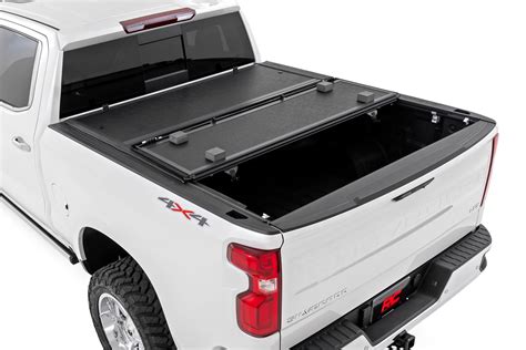 Hard Low Profile Bed Cover | Chevy/GMC 1500 (19-24) | Rough Country