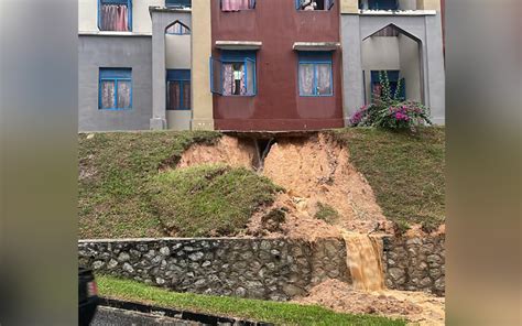 Now Iium Dorm Sees Landslide Students Forced To Evacuate Fmt