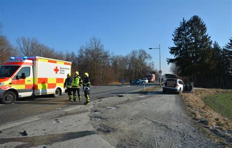 Unfall auf Kreisstraße bei Landau Drei Menschen leicht verletzt