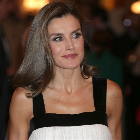 El Gesto Solidario De La Reina Letizia Con La Moda Valenciana Al