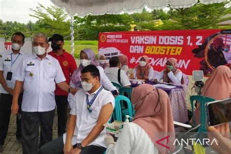 Nakes Terima Booster Kedua Dari Pemkab Hss Binda Antara News