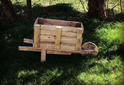 Build A Pallet Wheelbarrow For Your Garden Diy Projects For Everyone