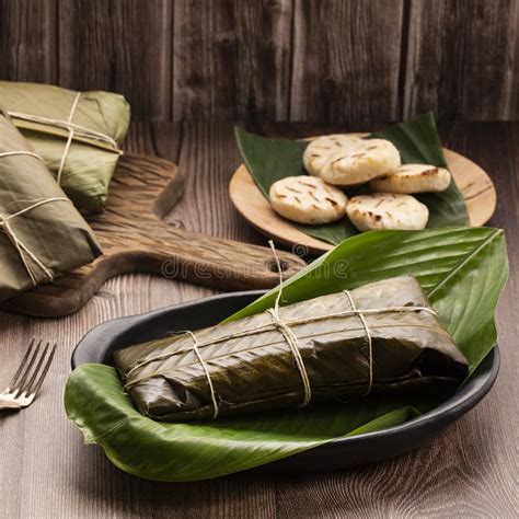 Tamales Colombianos Tradicionales Envueltos En Hojas De Pl Tano Verdes