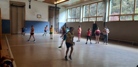 Bewegung Und Sport Mit Hopsi Hopper Volksschule Weiten