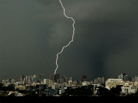 G1 Tempestade mais de 100 raios atinge Curitiba nesta terça feira