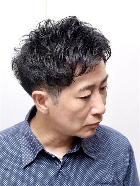 メンズパーマツーブロック30代40代アイロンパーマ黒髪ヘアスタイル 人形町、水天宮前の理容室、床屋 Hairandgrooming