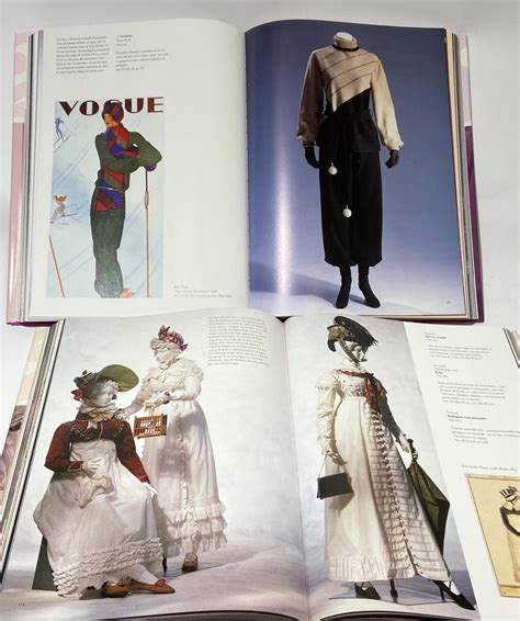 Lot FASHION Les Collections Du Kyoto Costume Institute Une Histoire