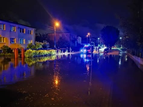 Gwałtowne burze na Pomorzu 10 11 06 2019 Ulewy i silny wiatr Strażacy