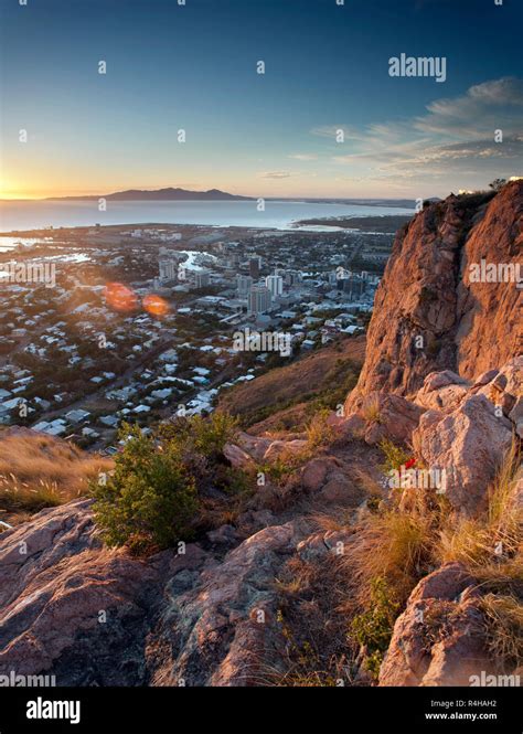 Overview of Townsville, Queensland,Australia Stock Photo - Alamy