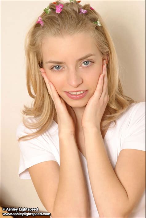 Gorgeous Teen Ashley Lightspeed Is Looking Way Too Sexy In Her Tight Short Camo Porn Pictures