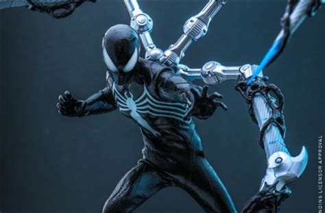 Hot Toys Peter Parker Black Suit 1 6