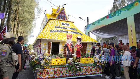 Dihadiri Puluhan Ribu Pengunjung Bupati Cory Festival Bunga Dan Buah