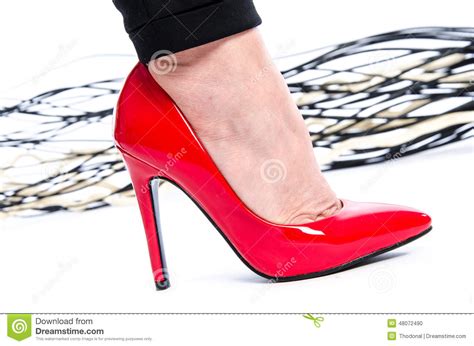 Femme Portant Les Chaussures Rouges De Talon Haut Photo Stock Image