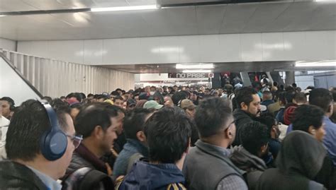 Saturada La L Nea Del Metro Cdmx Hoy De Julio De