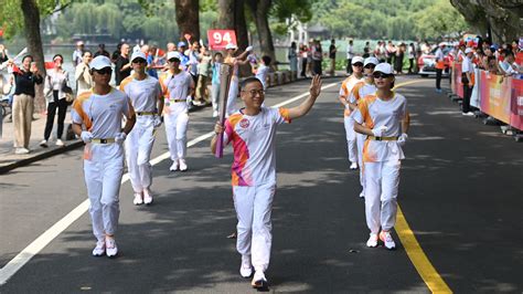 杭州亞運火炬傳遞展開 首站106名火炬手參與 新浪香港