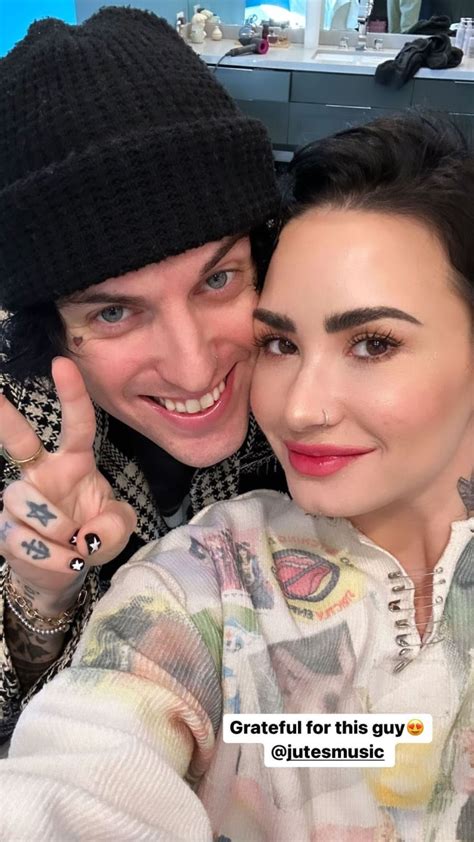 Demi Lovato Festeja El Thanksgiving Day Al Lado De Su Novio Jute