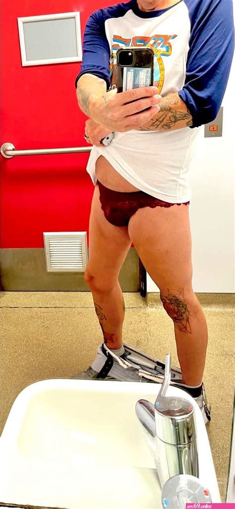 Milf Crossdresser Skirt Bulge Sexy Photos